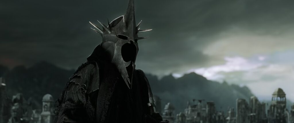 Angmar'ın Cadı Kralı siyah zırhı ve tacıyla Minas Tirith kuşatmasını başlatıyor.